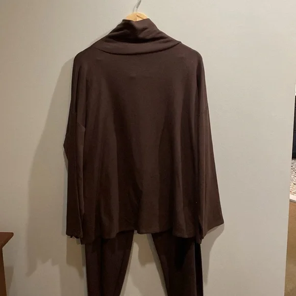 Never been worn Eileen Fisher set. Top is XL, bottom is medium sold as a set - Picture 3 of 9